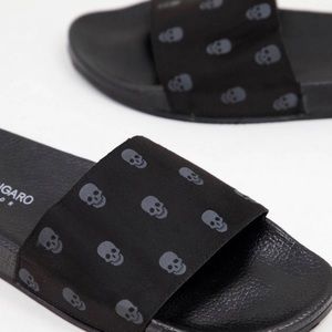 Bolongaro Trevor, black skull slides / flip flops. M 10 / 10.5. W 12 / 12.5.